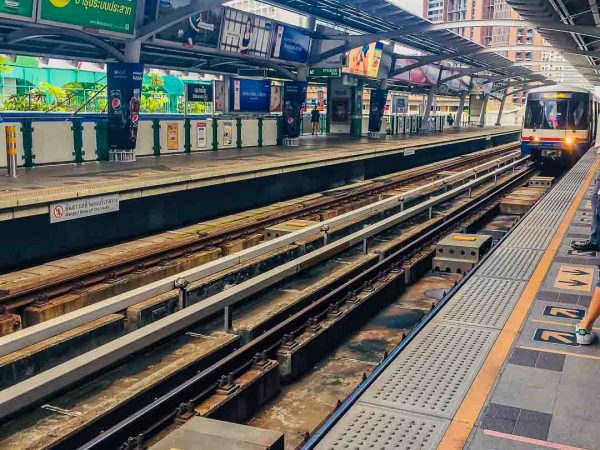 Living in Bangkok, Thailand | 2 Week Thoughts - BTS Transportation System