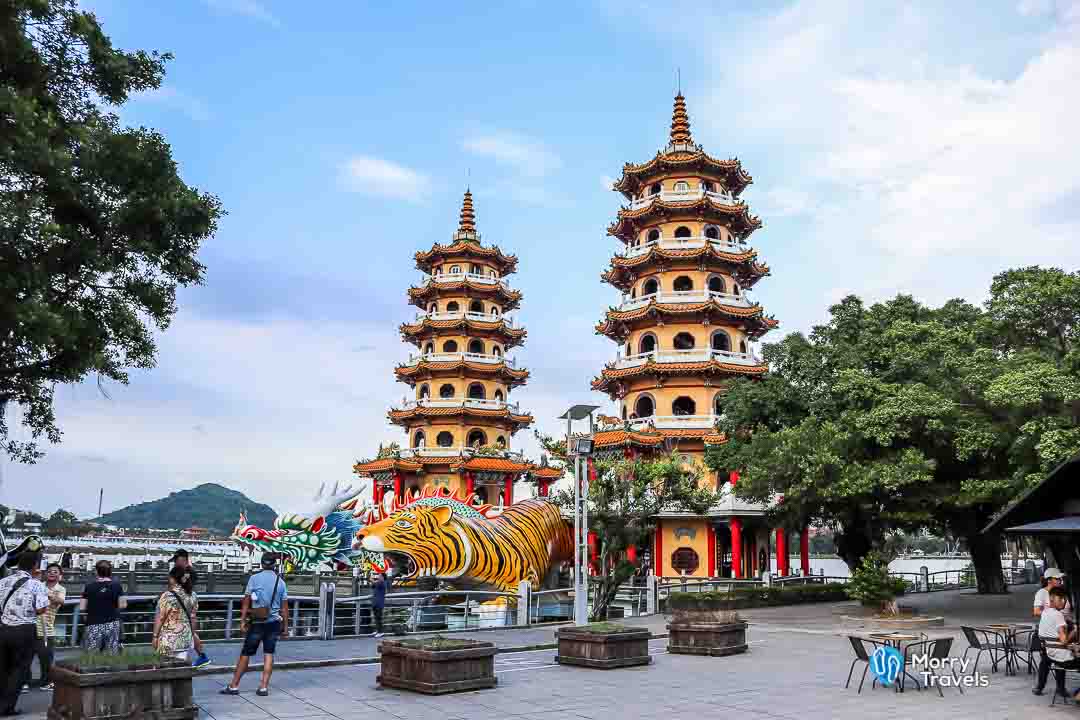 Morry Travels - Top Places to Visit in Kaohsiung - Dragon Tiger Pagoda - Lotus Lake